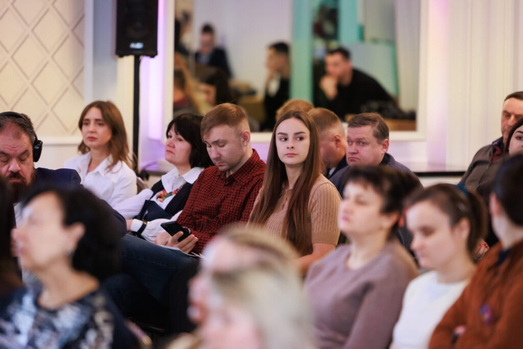 Учасники та учасниці Конференції, загальне фото