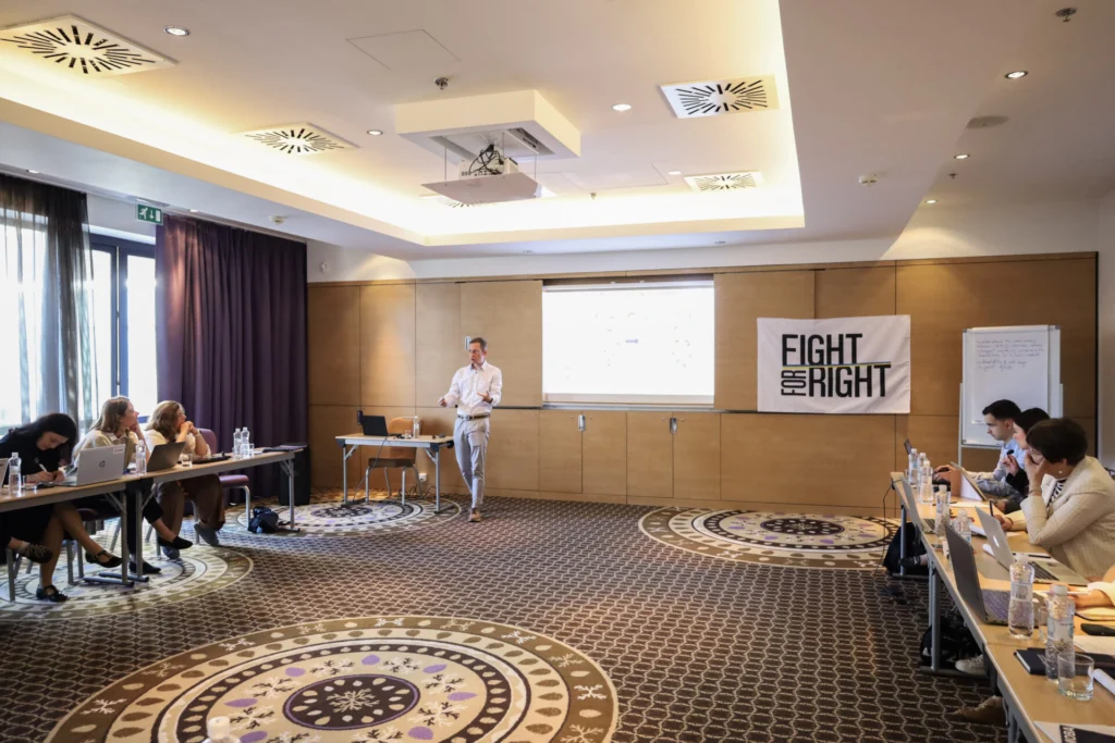 Стівен Аллен, виконавчий директор Validity Foundation, під час обговорення на Круглому столі